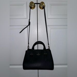 KATE SPADE leather purse with adjustable shoulder strap and 4 inside pockets